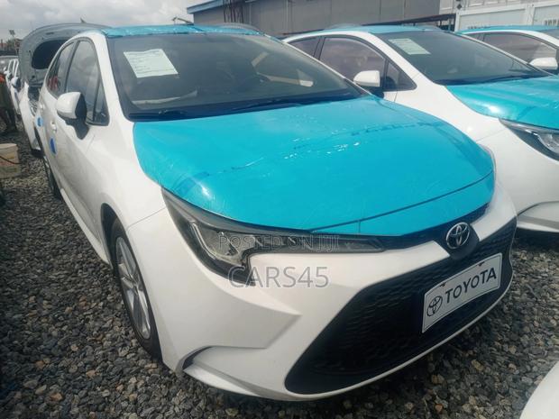 Toyota Corolla 2022 White