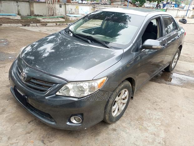 Toyota Corolla 2010 Gray