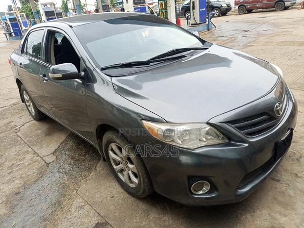 Toyota Corolla 2010 Gray