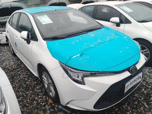 Toyota Corolla 2022 White