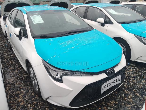 Toyota Corolla 2022 White