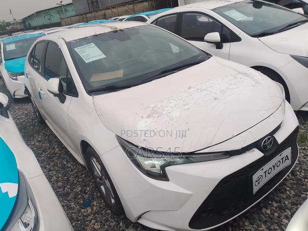 Toyota Corolla 2021 White