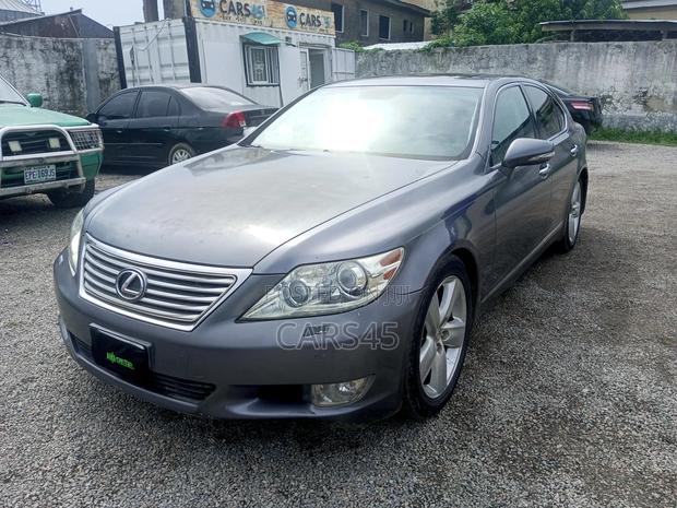 Lexus LS 2011 Gray