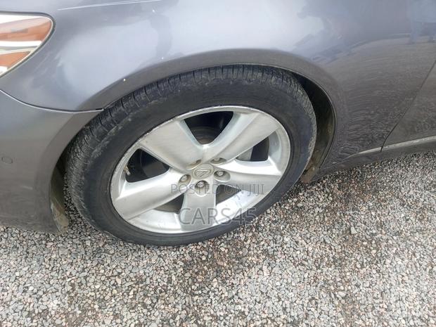 Lexus LS 2011 Gray