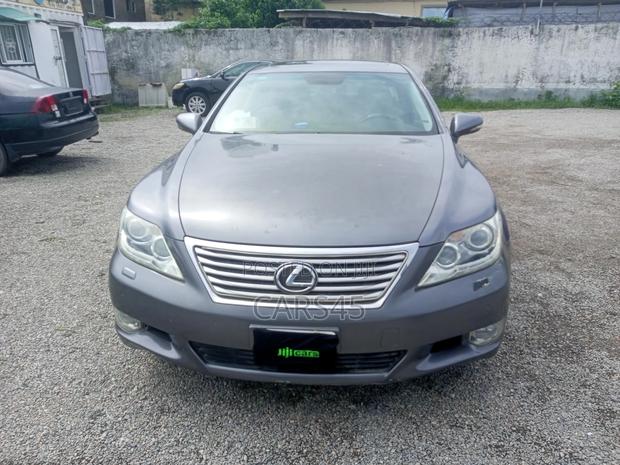 Lexus LS 2011 Gray