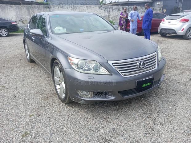 Lexus LS 2011 Gray