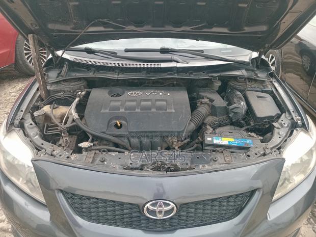 Toyota Corolla 2010 Gray