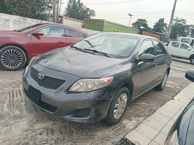Toyota Corolla 2010 Gray