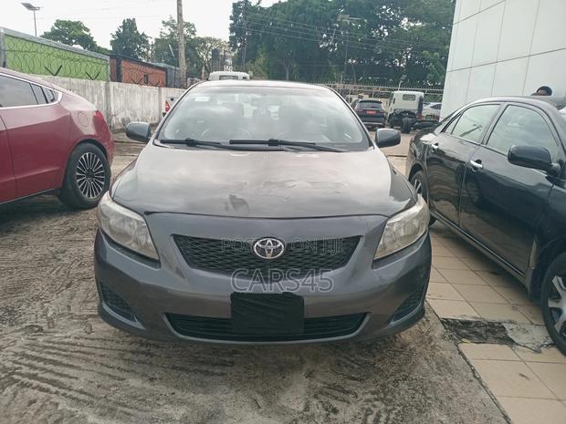 Toyota Corolla 2010 Gray