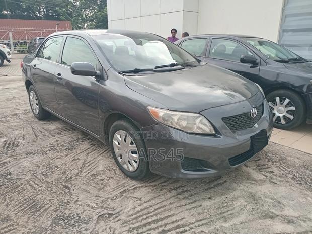 Toyota Corolla 2010 Gray