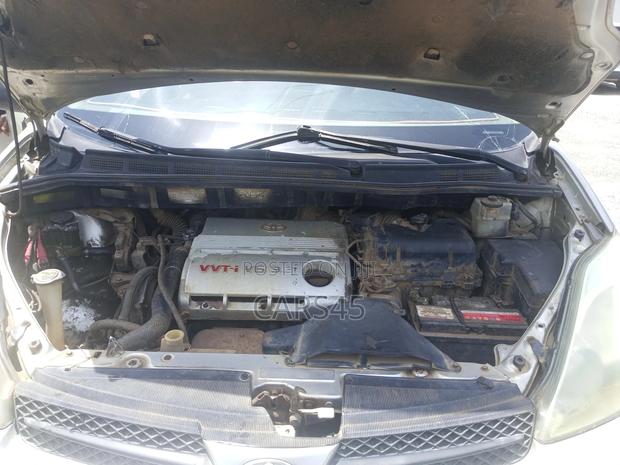 Toyota Sienna 2004 Gold