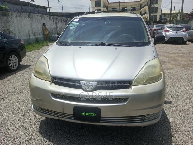 Toyota Sienna 2004 Gold