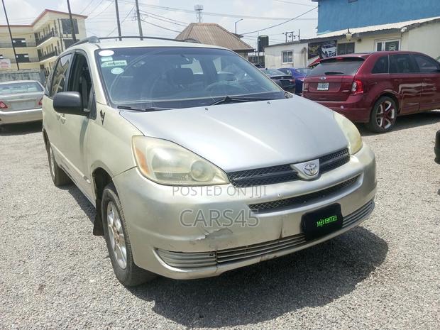 Toyota Sienna 2004 Gold