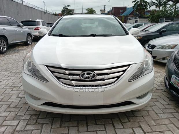 Hyundai Sonata Limited 2.0T Sedan (2.0L 4cyl 6A) 2013 White