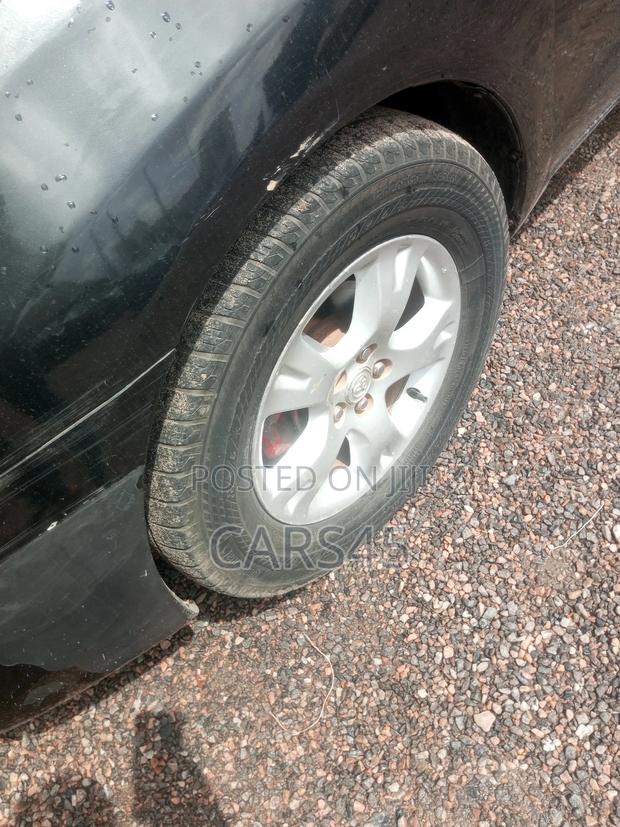 Toyota Matrix Hatchback AWD (1.8L 4cyl 4A) 2005 Black