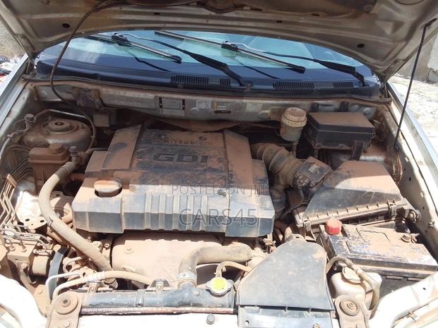 Mitsubishi Spacestar 2000 Silver