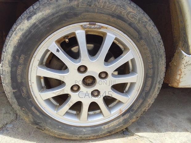 Mitsubishi Spacestar 2000 Silver