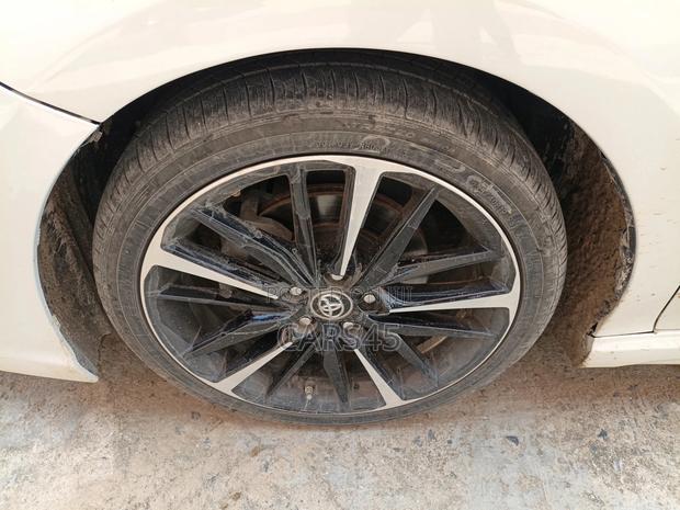 Toyota Camry 2019 White