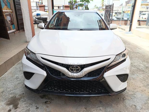 Toyota Camry 2019 White