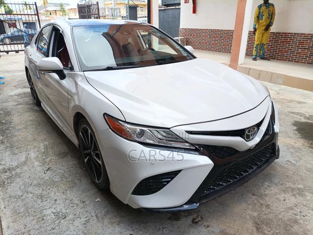 Toyota Camry 2019 White