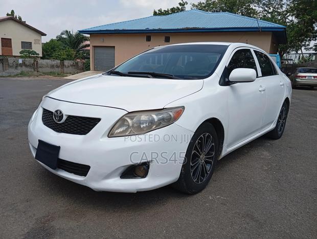 Toyota Corolla 2010 White