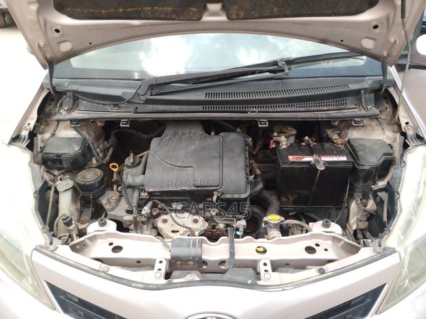 Toyota Vitz 1.0 FWD 3dr 2012 Gold