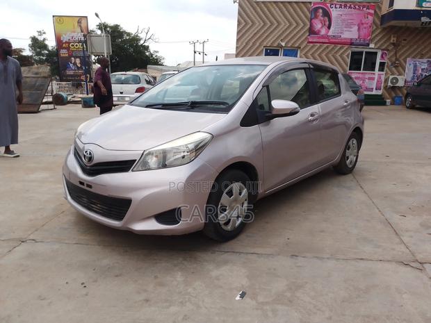 Toyota Vitz 1.0 FWD 3dr 2012 Gold