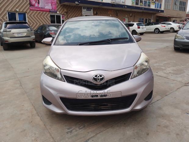 Toyota Vitz 1.0 FWD 3dr 2012 Gold