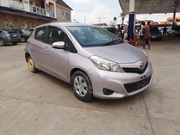 Toyota Vitz 1.0 FWD 3dr 2012 Gold