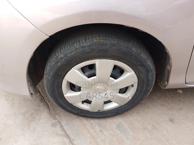 Toyota Vitz 1.0 FWD 3dr 2012 Gold