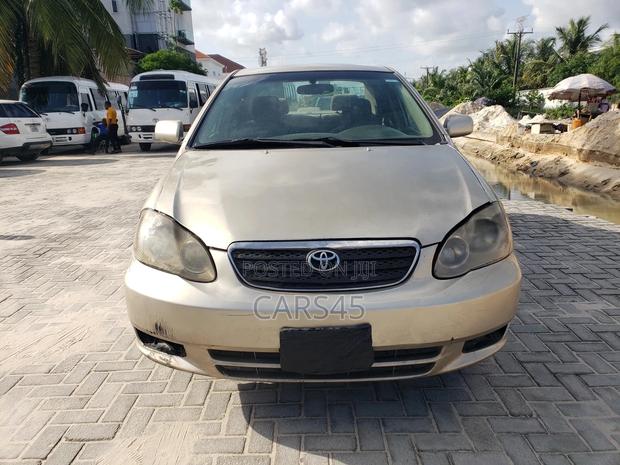 Toyota Corolla 2003 Gold
