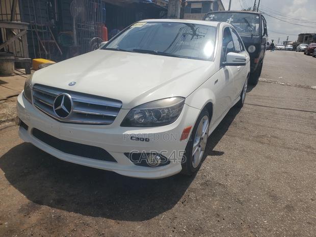 Mercedes-Benz C300 Sport 4Matic Sedan AWD (3.0L 6cyl 7A) 2011 White