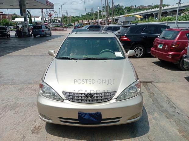 Toyota Camry 2003 Gold