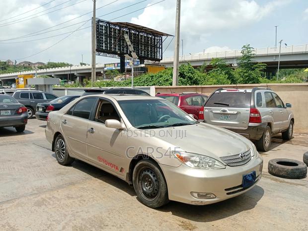 Toyota Camry 2003 Gold