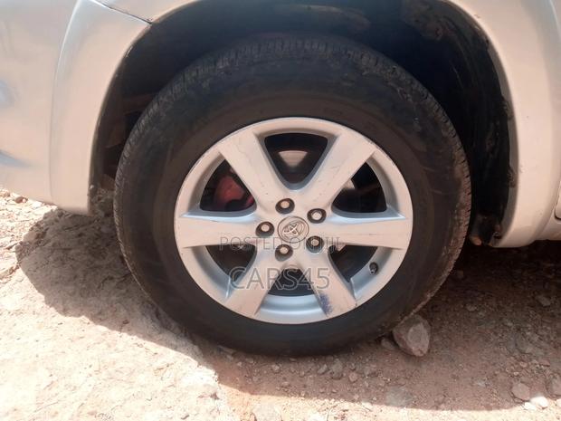 Toyota RAV4 2010 Silver