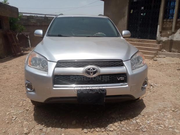 Toyota RAV4 2010 Silver