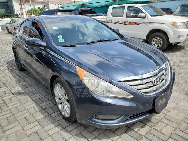 Hyundai Sonata 2011 Blue