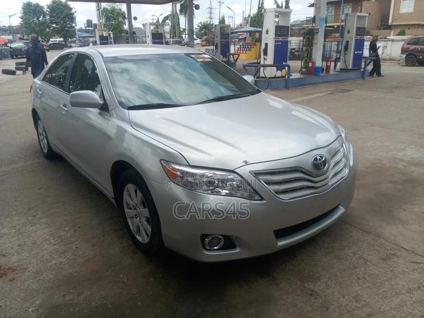 Toyota Camry 2011 Silver