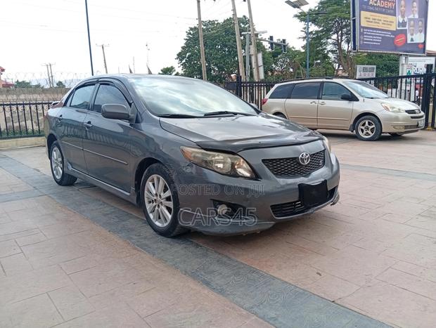 Toyota Corolla 2010 Gray