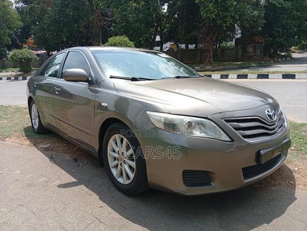 Toyota Camry 2011 Gray