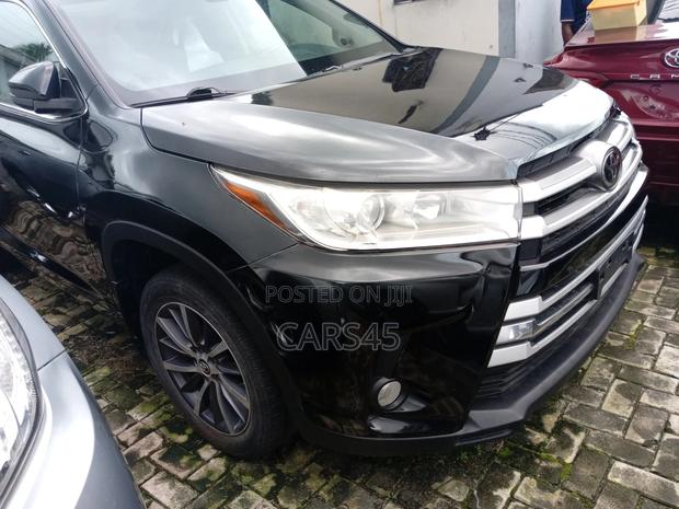 Toyota Highlander XLE 4x4 V6 (3.5L 6cyl 8A) 2017 Black