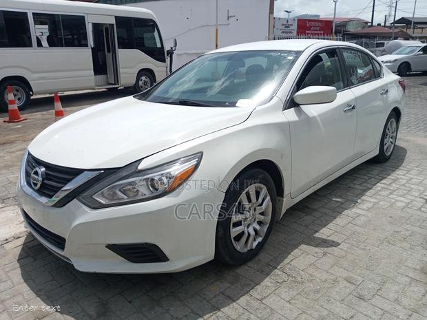 Nissan Altima 2016 White