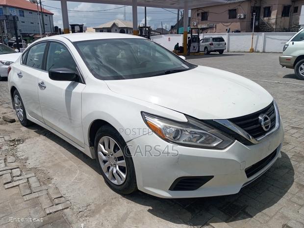 Nissan Altima 2016 White
