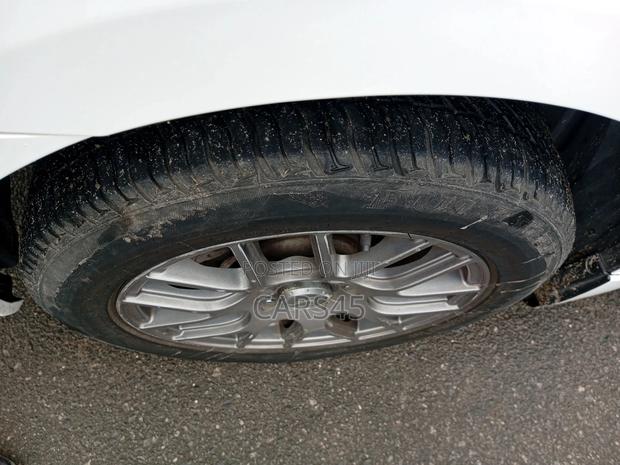 Nissan Sentra SV 4dr Sedan (1.8L 4cyl CVT) 2015 White