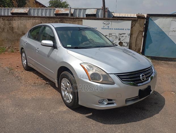 Nissan Altima 2012 Silver