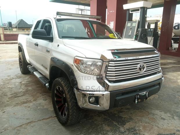 Toyota Tundra 2017 White