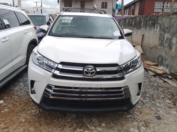 Toyota Highlander XLE 4dr SUV AWD (3.5L 6cyl 6A) 2015 White