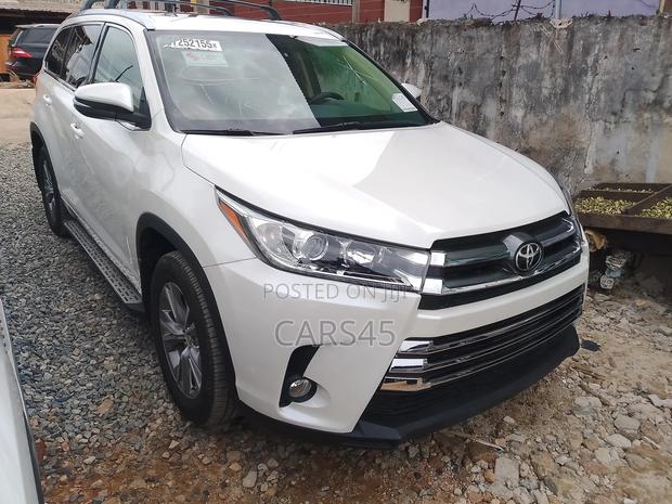 Toyota Highlander XLE 4dr SUV AWD (3.5L 6cyl 6A) 2015 White
