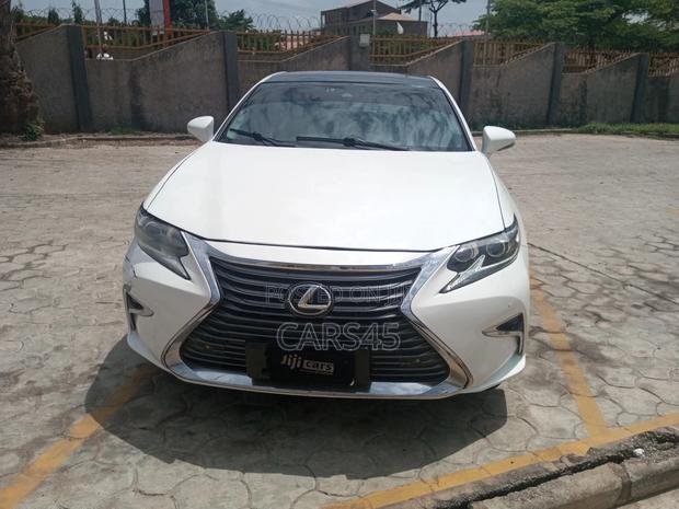 Lexus ES 2013 White