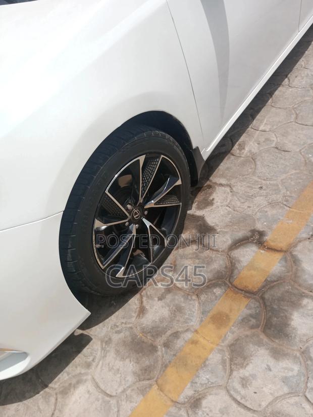 Lexus ES 2013 White